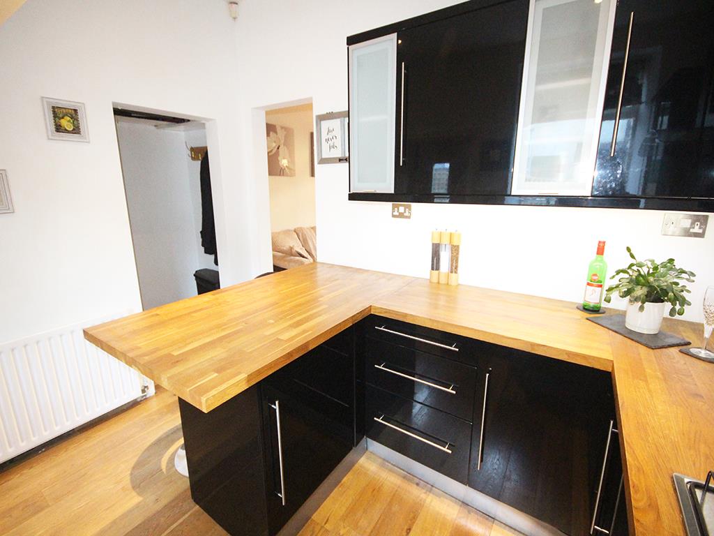 2 bedroom mid terrace house For Sale in Burnley - IMG_1109.jpg